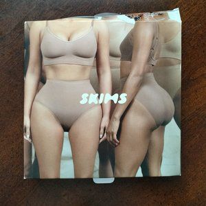 Skims Kim Kardashian Sculpting high waist thong Onyx S/M